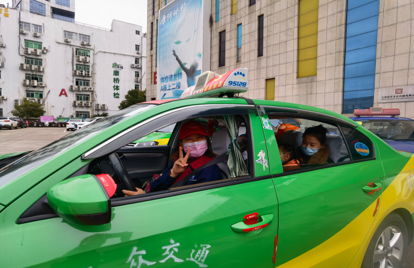 南昌市出租汽车行业积极开展 传递希望 与爱同行 关爱智障儿童活动